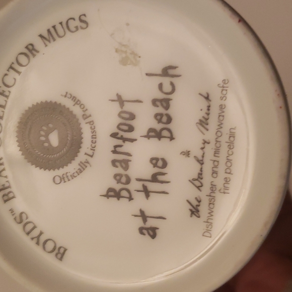 Five Boyd's Bear Mugs includes (5) - Picture 10 of 12